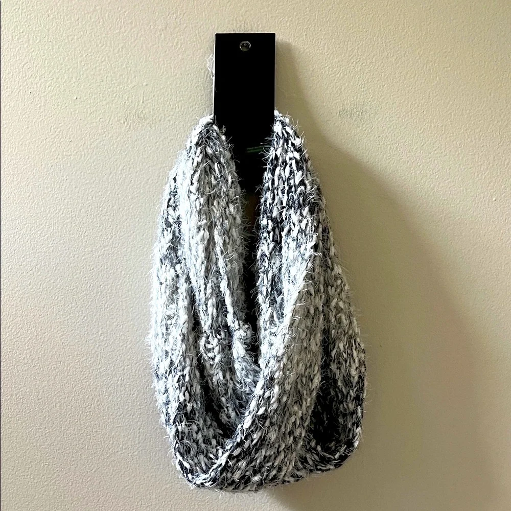 Infinity Scarf in Black and White